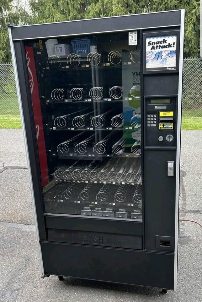AP STUDIO SNACKSHOP 123 Automatic Snack Vending Machine: