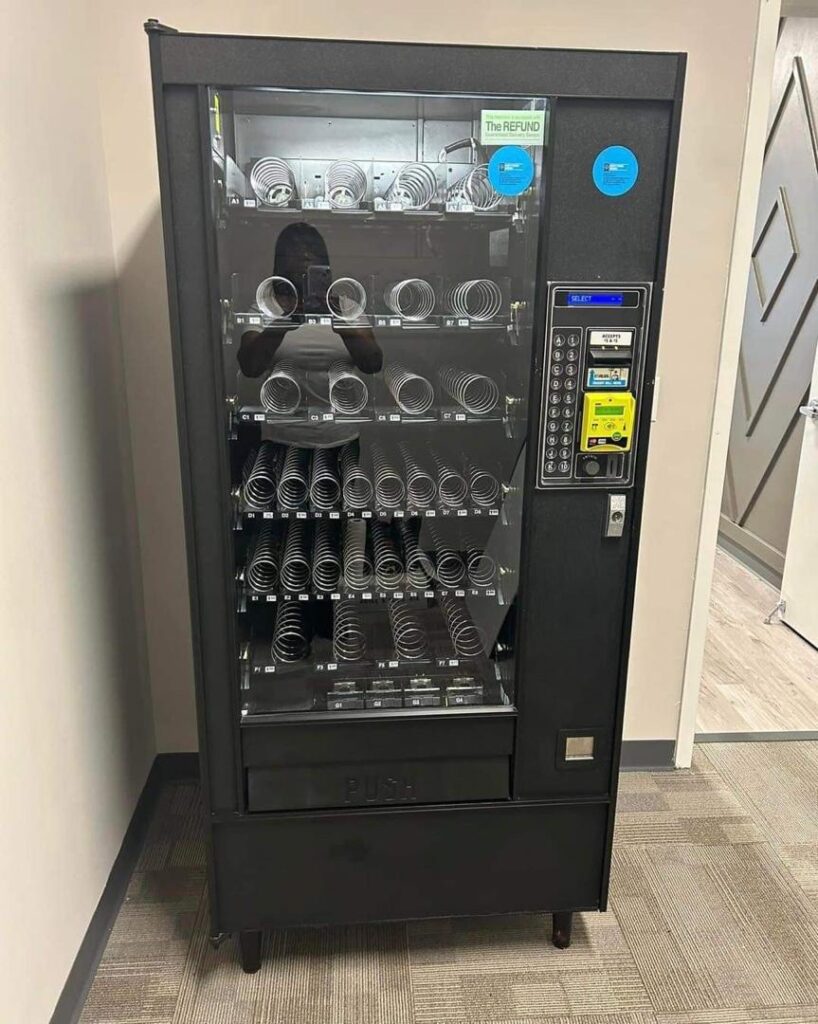 AP STUDIO COMBO Combo Vending Machine